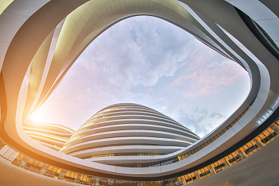 企業(yè)宣傳片制作中的構(gòu)圖拍攝藝術(shù)與攝影擴印服務(wù)的協(xié)同價值